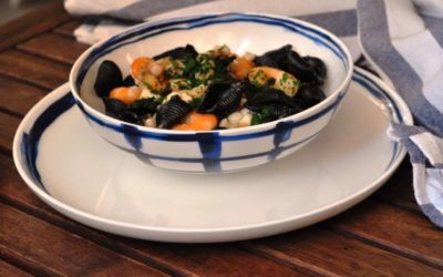 Conchiglie Felicetti al nero di seppia con mazzancolle e calamari per la crociera in barca a vela delle donne del Movimento Turismo Vino