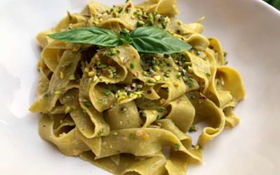 Fettuccine al pistacchio di Bronte DOP con salsa cruda di pomodorini gialli e granella di pistacchi di Bronte DOP