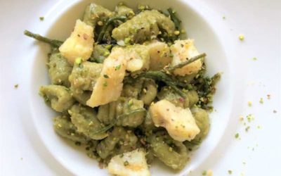 Gnocchetti di patate e pistacchio con bocconcini di pescatrice e salicornia