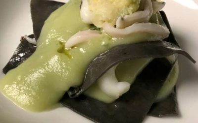 Lasagnetta aperta al nero di seppia con crema al cavolfiore, julienne di seppia scottata e besciamella leggera