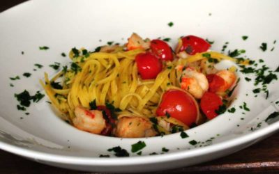 Linguine aglio e prezzemolo con mazzancolle e pomodori ciliegini di Pachino IGP