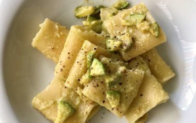 Mezzi paccheri Carla Latini con crema di zucchine, alici, colatura di alici e Fiore Sardo DOP