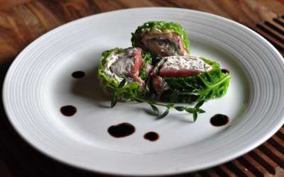 Roll di carne salada e verza con mousse di formaggi cremosi per Thun