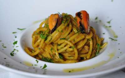 Spaghetti 600.27 di Carla Latini con crema di cozze allo zafferano ellenico