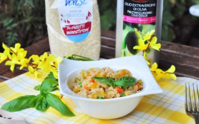 Insalata di quinoa e verdure saltate per i primi picnic estivi