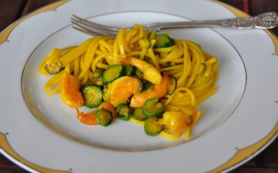 Chitarrone Verrigni con baby zucchine e mazzancolle allo zafferano