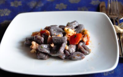 Gnocchi di patate Vitelotte al sugo di astice e calamari