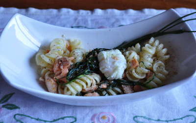 Fusilli con agretti e salmone